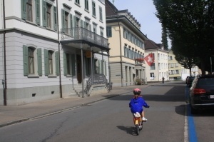 Cruzando Romanshorn en bici